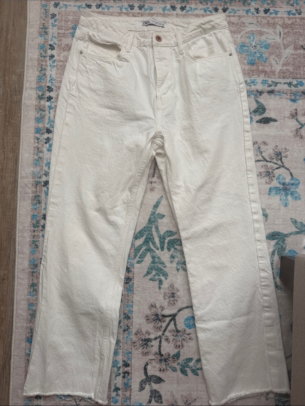 Zara Women’s Off-White Straight-Leg Jeans